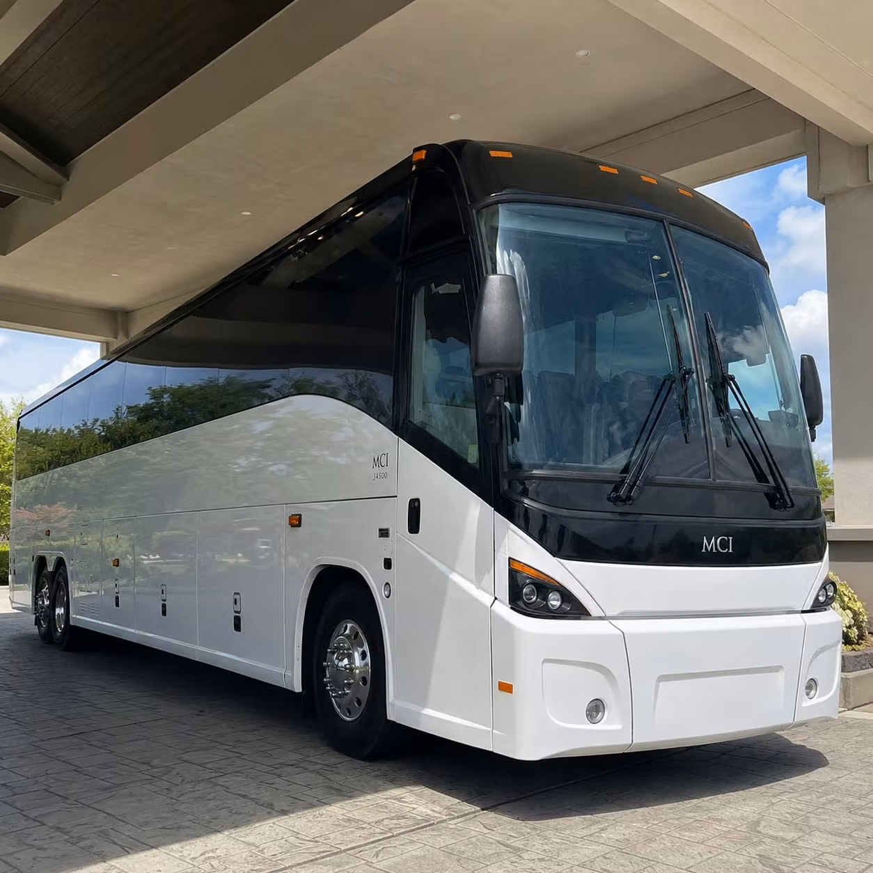 construction crew and worksite shuttles across ventura county